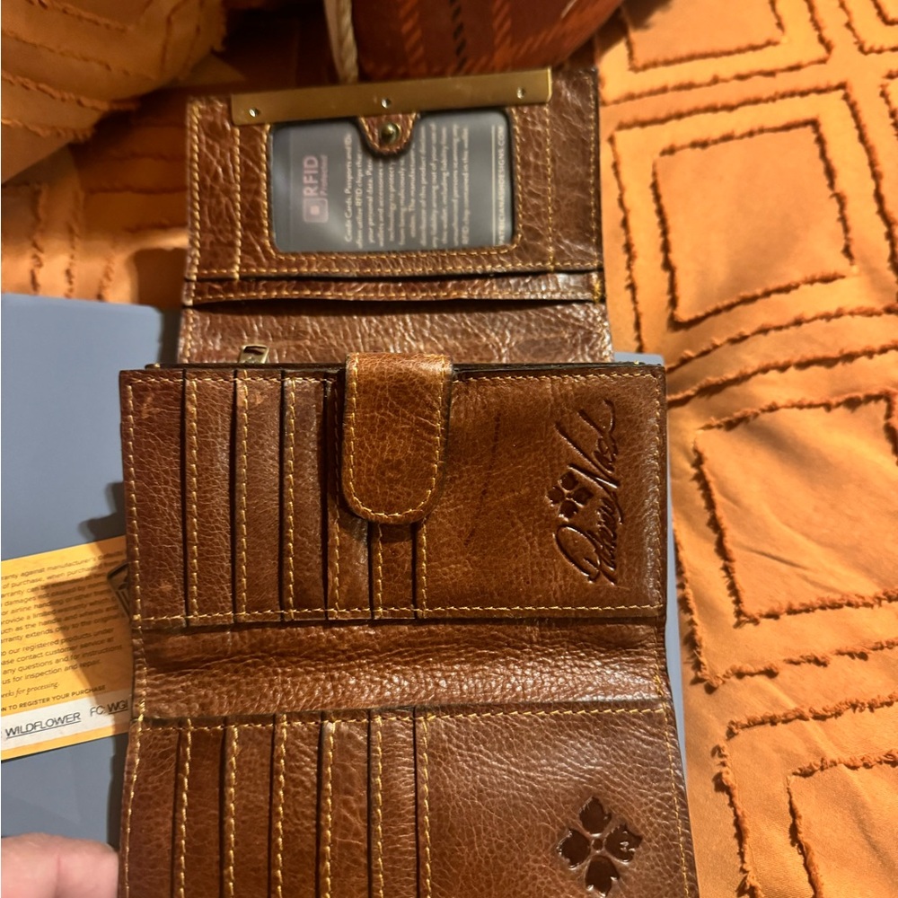 Tri-fold wallet